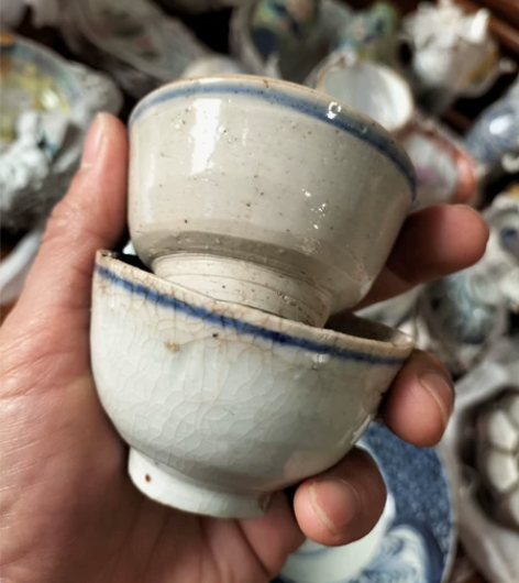 明代~小茶碗,一个全品,一个开片, 一起出...