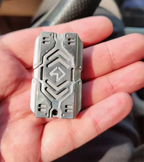 晨语新版战盾 推牌,不锈钢抛光甲片 手感丝...