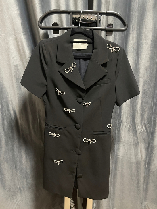 小黑裙 水晶蝴蝶结