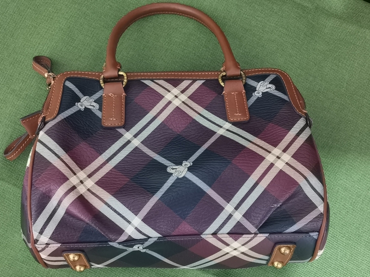 最近在清理衣橱 ，出售复古英伦风包包一支，...