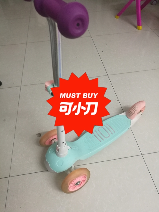 迪卡侬 儿童滑板车  车轮闪光，外形漂亮，...