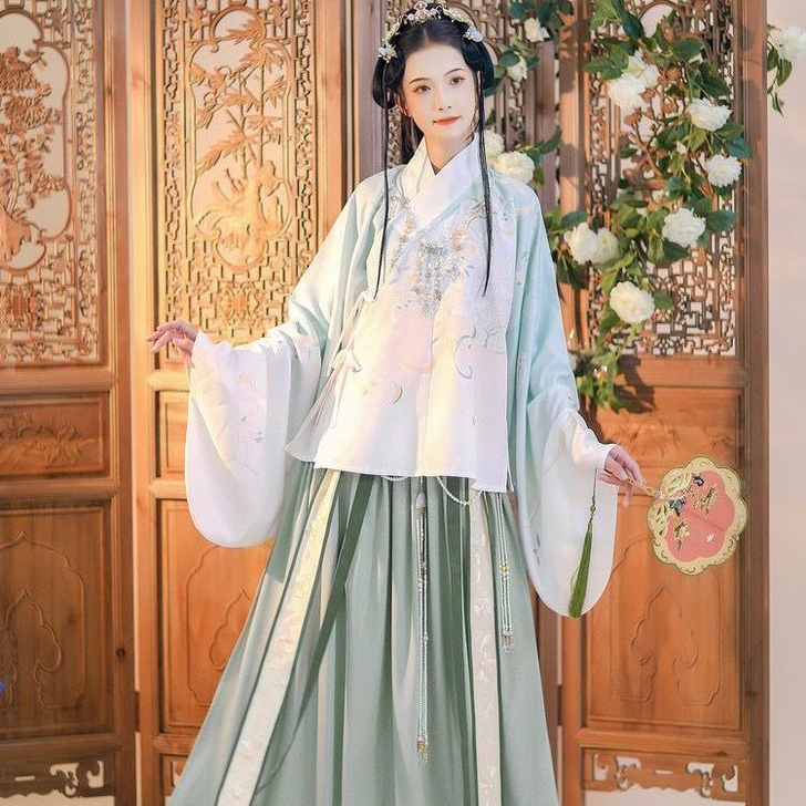 98一套，汉服店不做了，清仓处理，汉服女原...