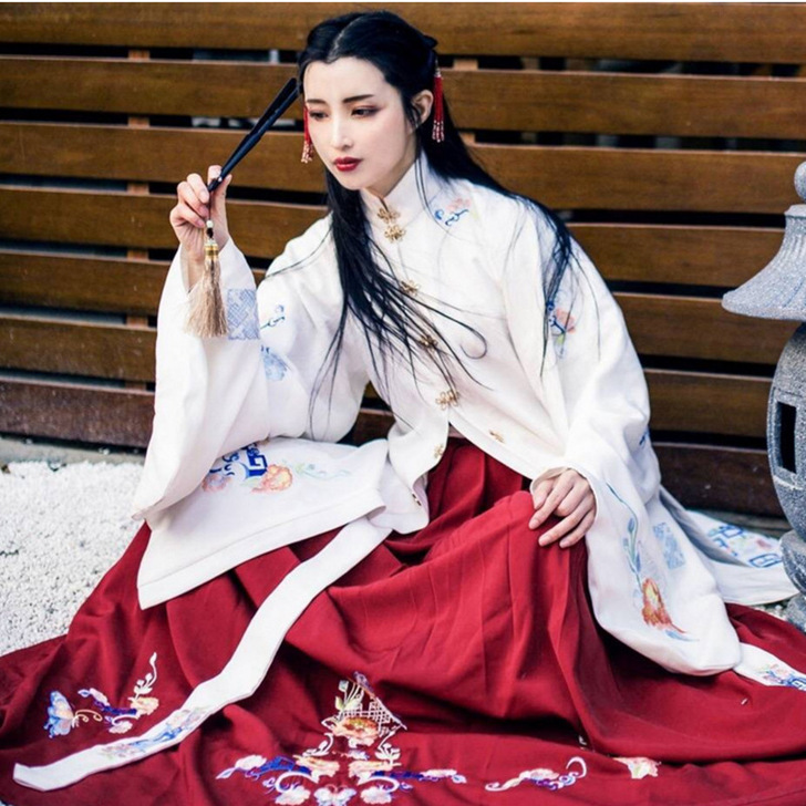 司南阁 画屏 汉服 L码红裙一件，布料厚实...