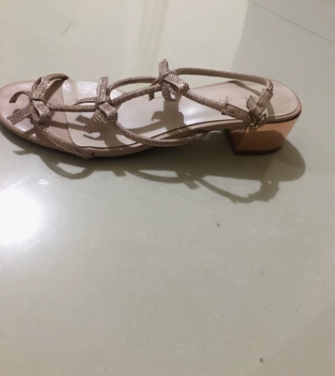 ZLL水钻凉鞋28码，中低跟，粉色的，材质...