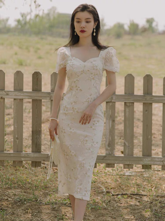 法式小众初恋复古方领白色碎花连衣裙茶歇名媛...