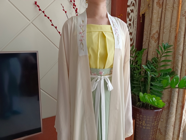 东月棠青风笺 宋制大全套,只穿过一次,几...