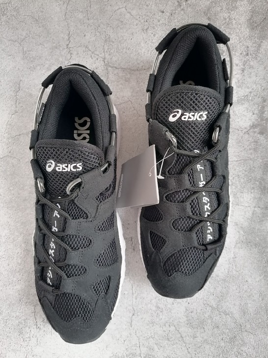 全新亚瑟士Asics Tiger复古跑步鞋...