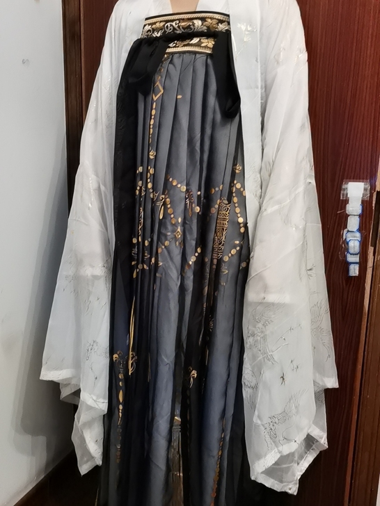 急出！！艺缕家云鹤汉服，就穿过几次，有褶皱...