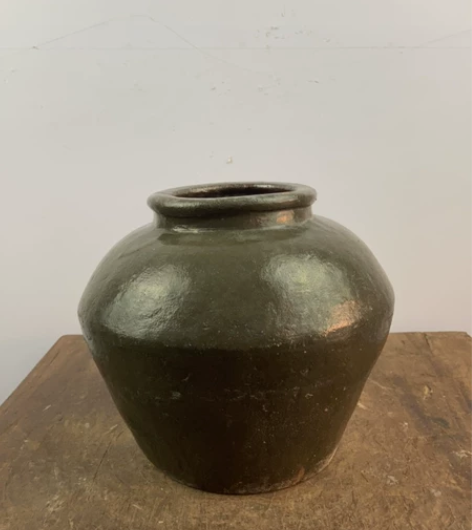 案头小件，底部有水泥补，花器 高16cm宽...