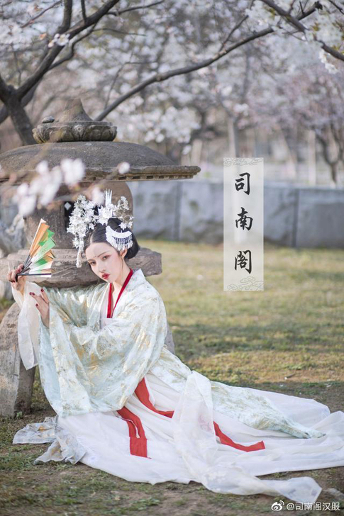 xd价出司南阁银容汉服L码 配置全 穿一洗...