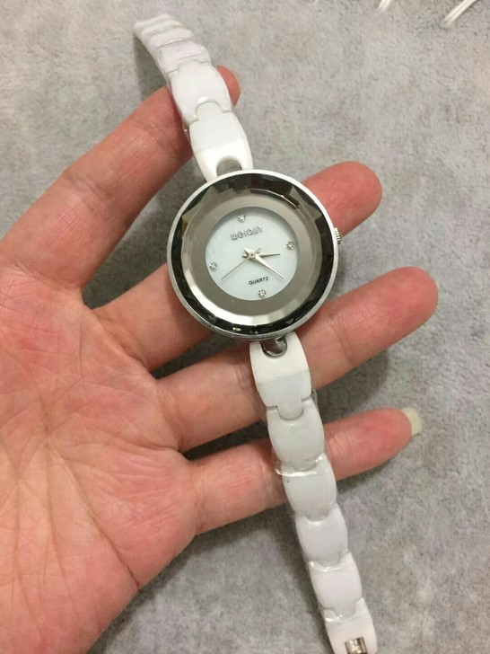 陶瓷女表石英表，全新的跑时精准，低价转