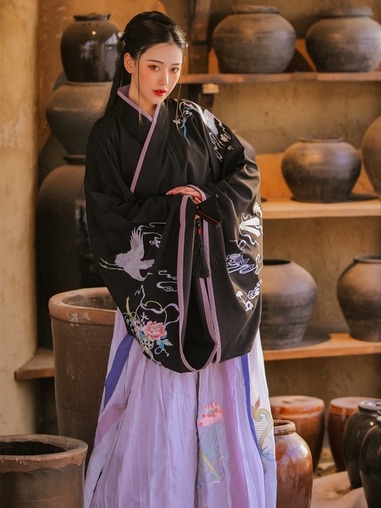 流烟昔冷家的汉服，刺绣贼多哟！