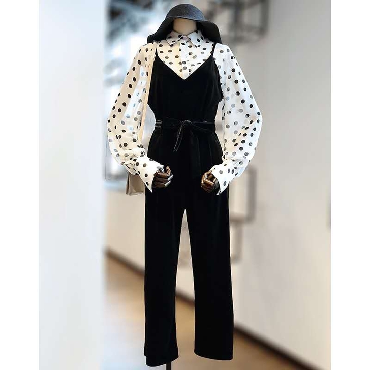 金丝绒连体裤，版型宽松呦，腰带可拿下来的，...