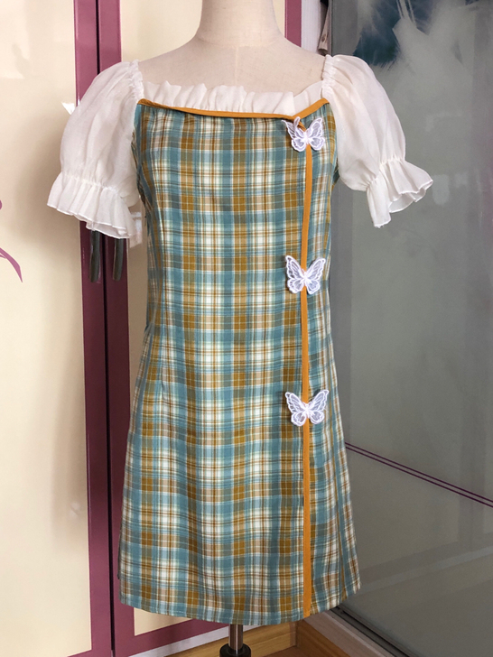 出售蝴蝶格子连衣裙，L码，裙长81，单侧平...