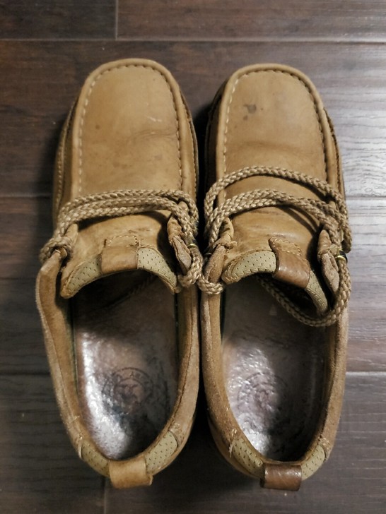 骆驼男鞋，42码，但是骆驼鞋偏大，平时穿4...