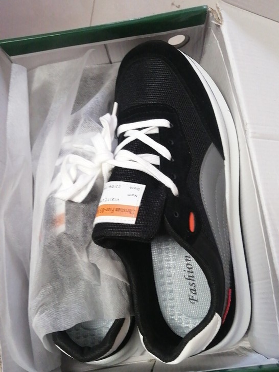 全新男鞋，给老公买的，小了，44码全新男鞋...