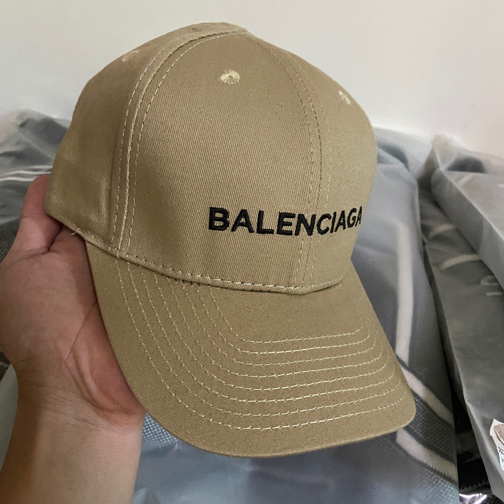 巴黎卡其色鸭舌帽子全新的还有一些