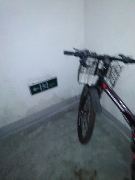 凤凰牌自行车！26寸的！9成新！去年买的6...