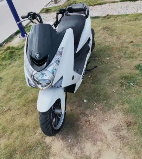 二手摩托车，白色雅马哈小船，成色9.5新，...