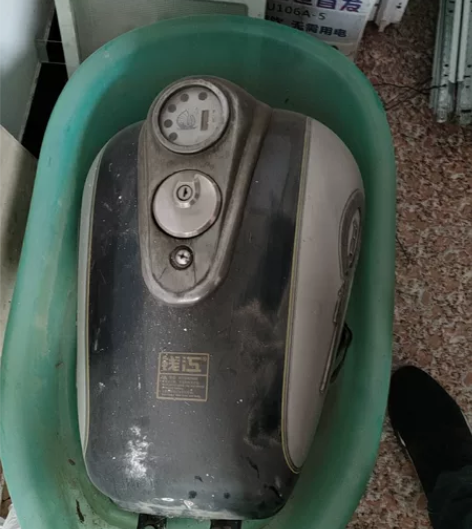 钱江太子摩托车油箱，快递不收发不了，本地自...