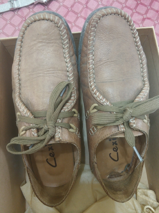 真皮休闲皮鞋，成色见图，号码见图。二手商品...