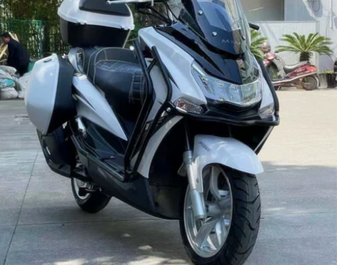 150CC踏板车电喷宏图摩托车鸿图蓝牙音响