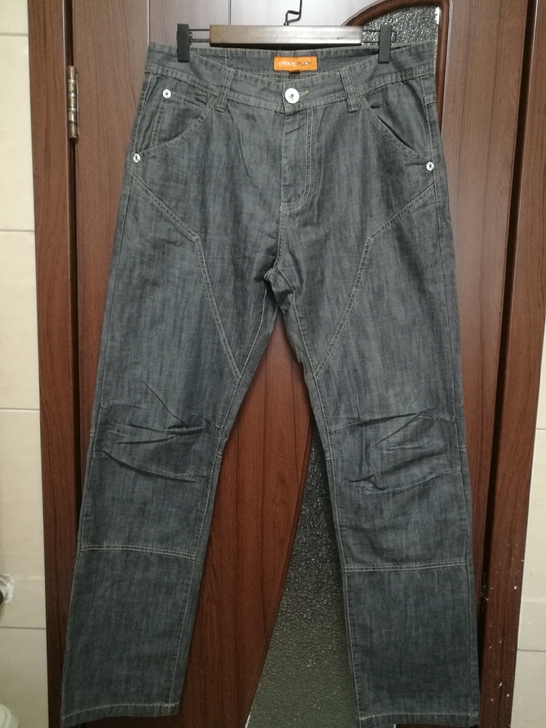 男款牛仔裤，33码，闲置便宜出，喜欢的朋友...