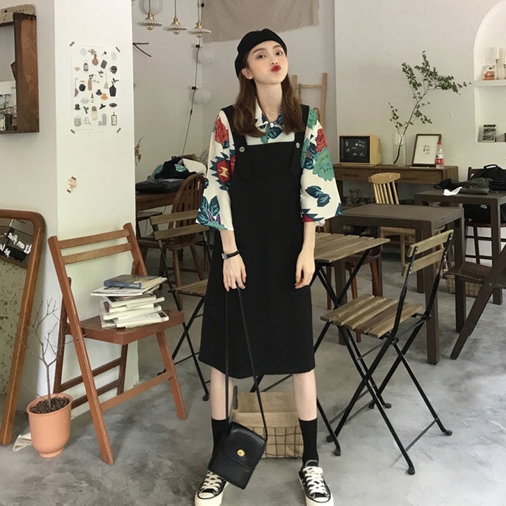 出一套连衣裙，没有穿过，试穿了一下不合适，...