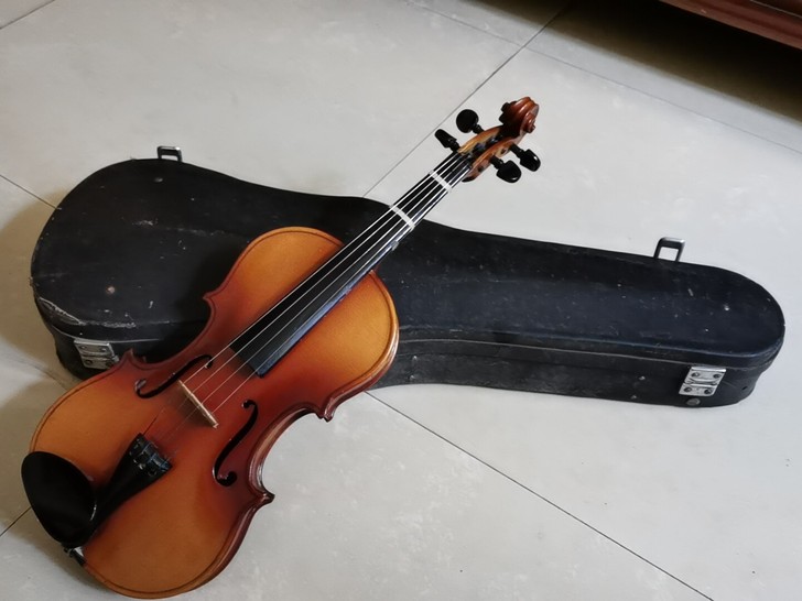 闲置小提琴，吃灰多年