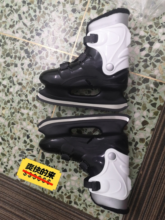 冰刀鞋43码，用过两次，基本没划痕