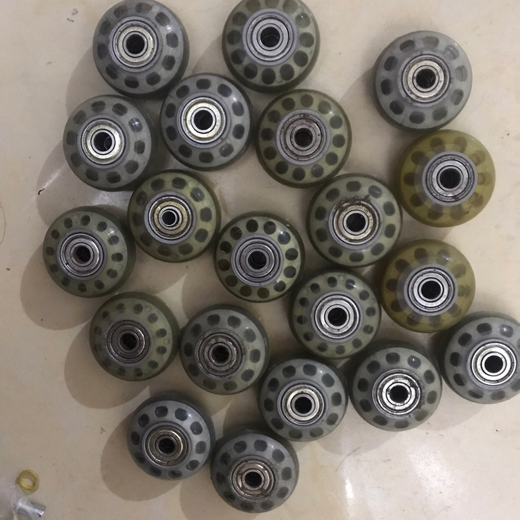 处理积压。2寸牛津单轮2.5元一个满8个包邮