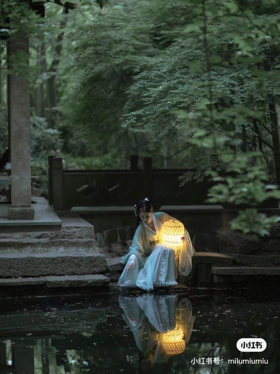 求购求如图魏晋风汉服 山的就行 越便宜越好...