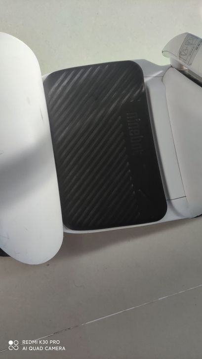 小米平衡车，外观八成新，充一次电能骑30公...