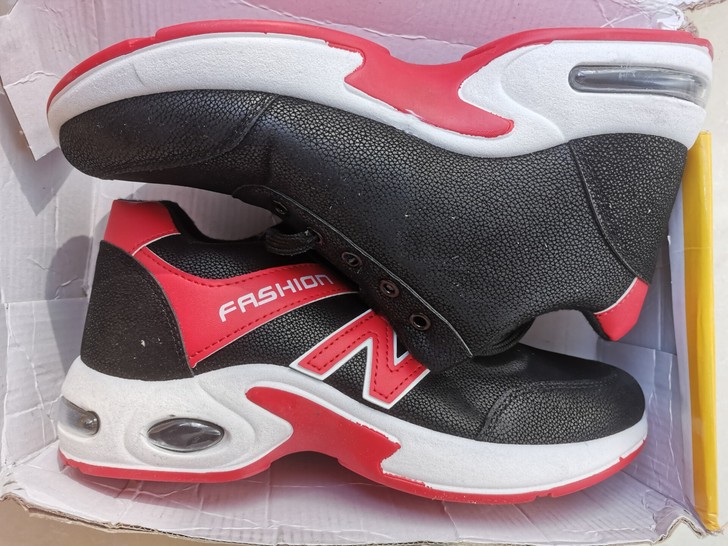 便宜出全新43码运动休闲鞋