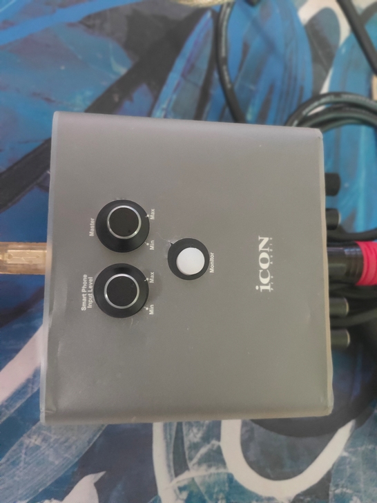 转手全新艾肯变声器，原因是因为被家人发现不...