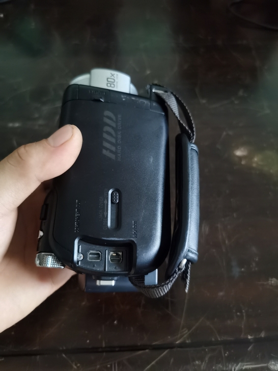 索尼数码相机型号HDR-SR5E 外观很...