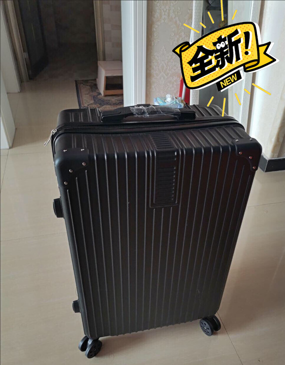 全新黑色26寸行李箱,放家里闲置很久了,实...
