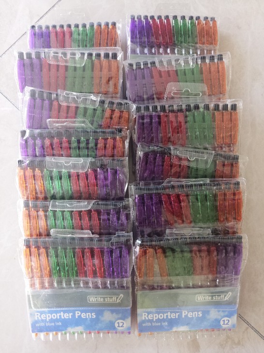 圆珠笔一包12支，4元一包