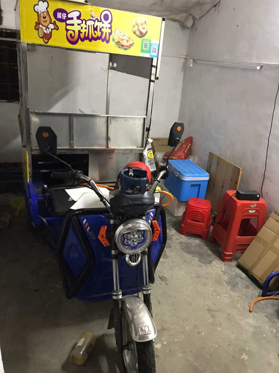 摆地摊三轮车便宜了，去年买的。三轮车买了2...