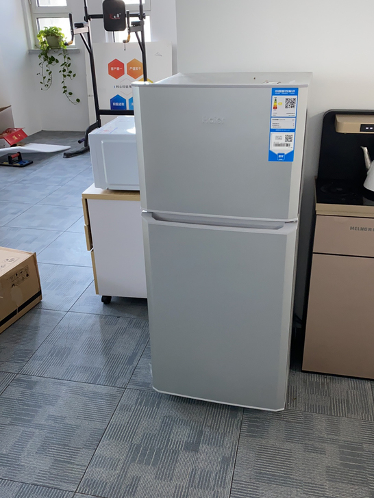 海尔冰箱，9成新