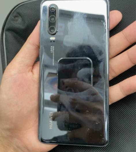 华为p 30正品无任何问题。 感兴趣的话点...