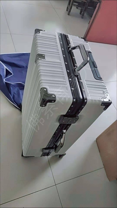 实拍处理高档行李箱加固异形框26寸拉杆箱学...