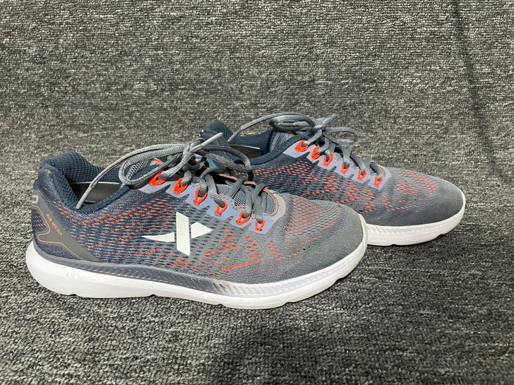 二手特步品牌休闲运动鞋 44码  成色不太...