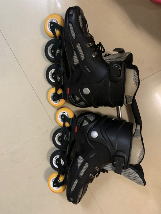 直排轮,溜冰鞋,穿了几次闲置了