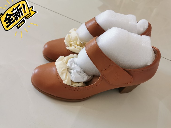 全新骆驼鞋连体跟超级舒服三六码全皮