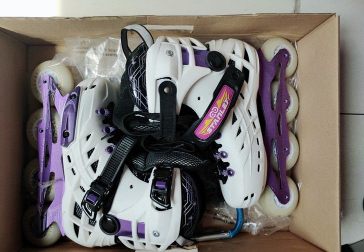 轮滑鞋/旱冰鞋,平花,37码,只玩过两三次...