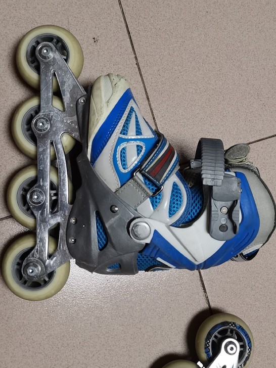 mcro s5轮滑鞋，29-32码，别拿网...