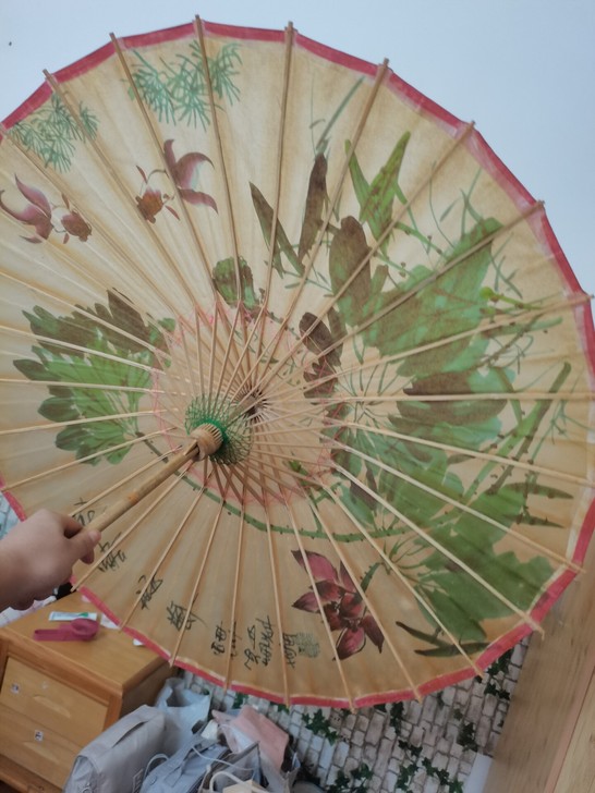 油纸伞，用了一次，拍照用