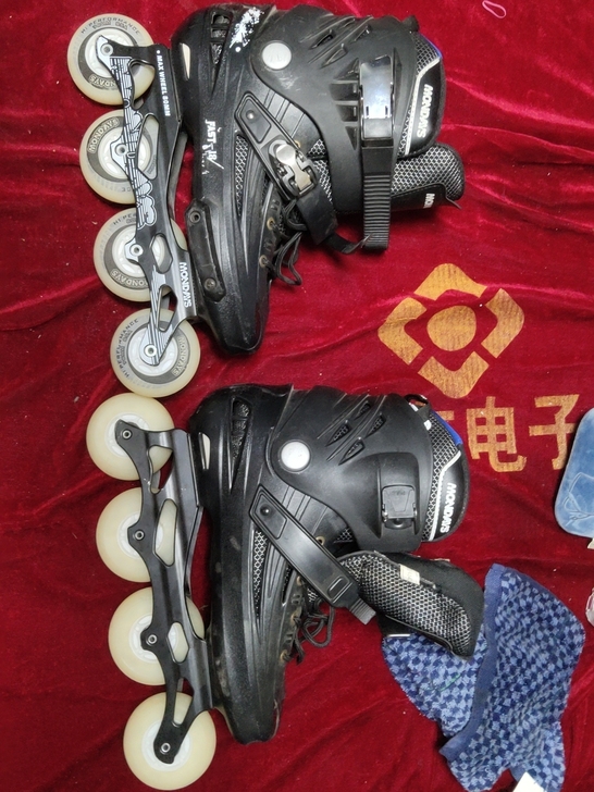 闲置轮滑鞋41－42码