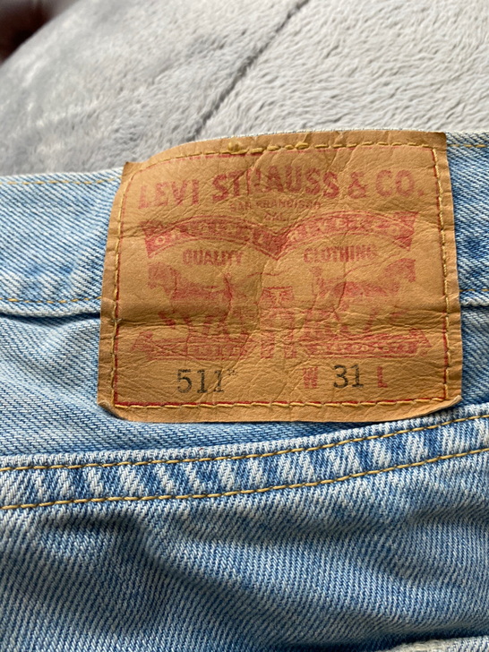 李维斯潮男五分牛仔裤